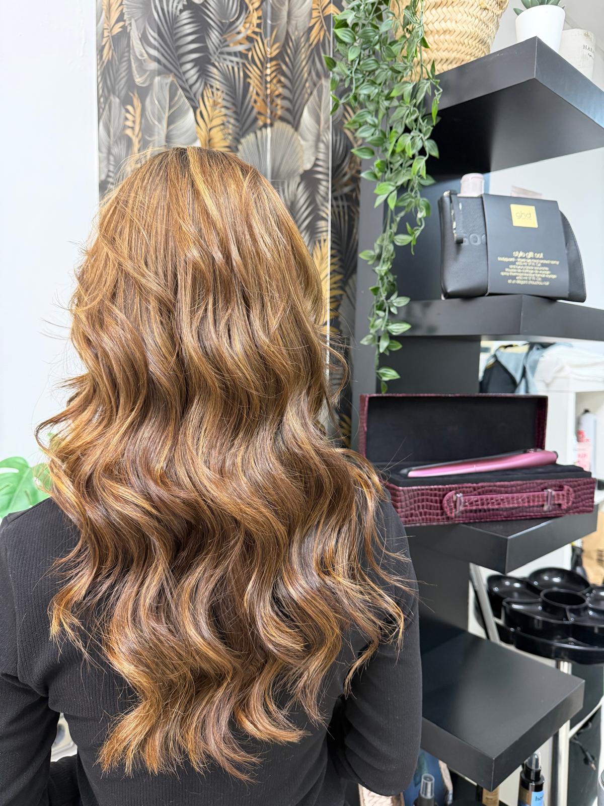 Coloración cobriza con ondas